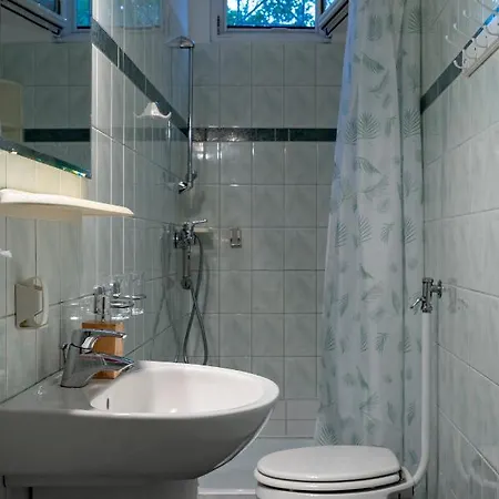 Sunny Clara Oenallo Nyaralo