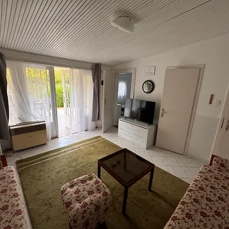 Nyaraló Sunny Klára 135 önálló