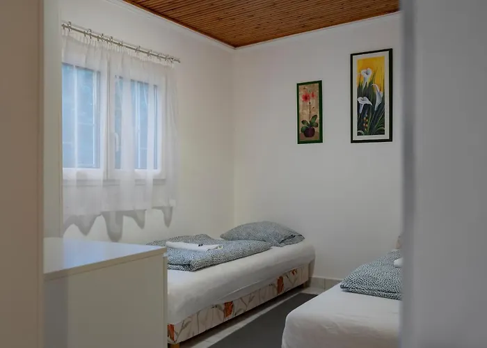 Sunny Clara Oenallo Nyaralo *